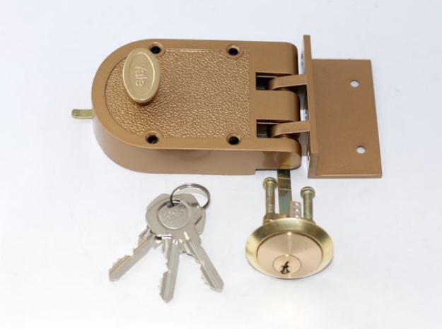 Picture of Yale Deadlock Single Cylinder Gold Lacquer
